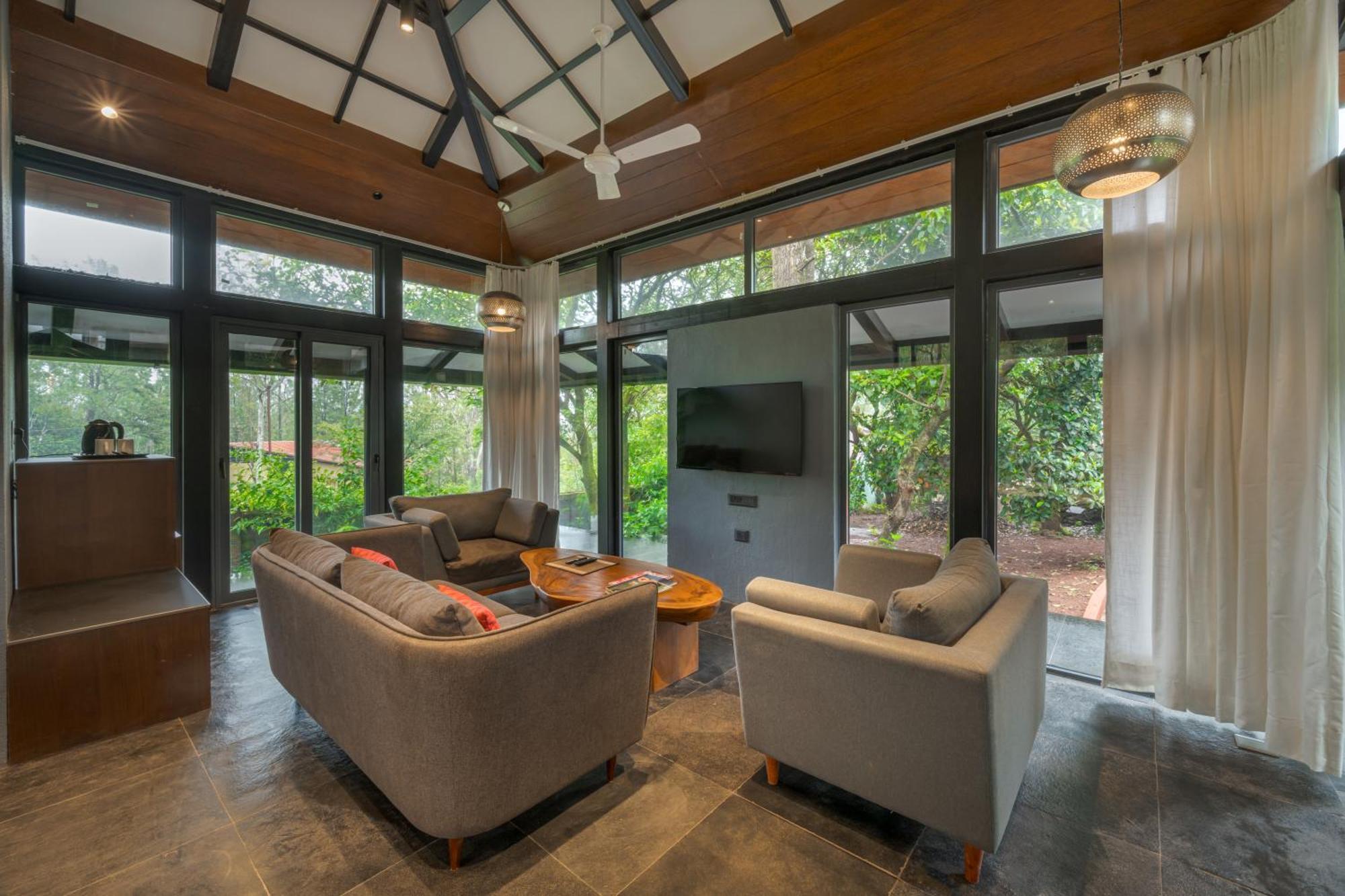 Saffronstays The Glasshouse, Panchgani - Beautiful Glass Villa For Couples المظهر الخارجي الصورة